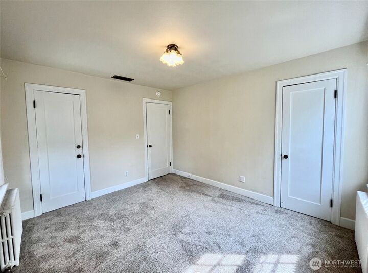 Property Photo: 705 E 3rd Avenue WA 98926