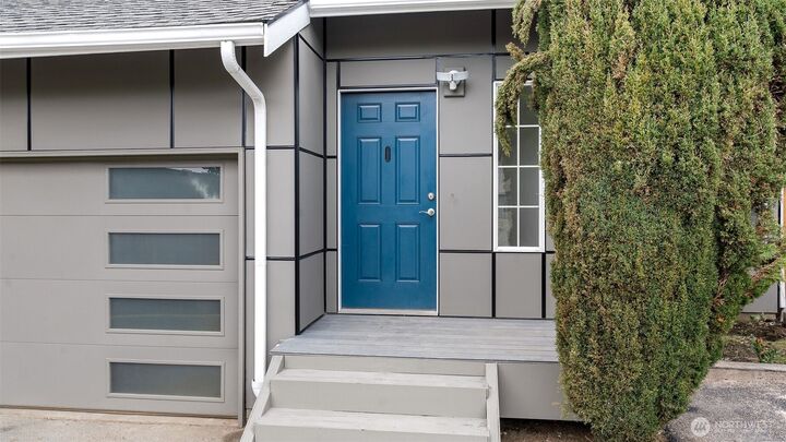 Property Photo:  5909  Glenwood Avenue  WA 98203 