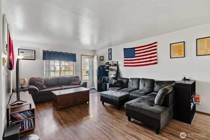 Property Photo:  914 E Capitol Avenue A & B  WA 98926 