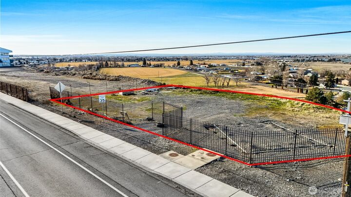 Property Photo:  4994  Airway Drive NE  WA 98837 