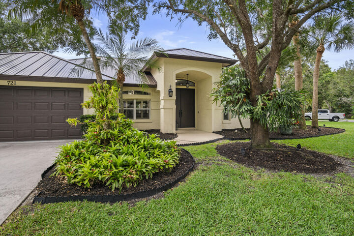 Property Photo: 721 SW Lighthouse Drive FL 34990