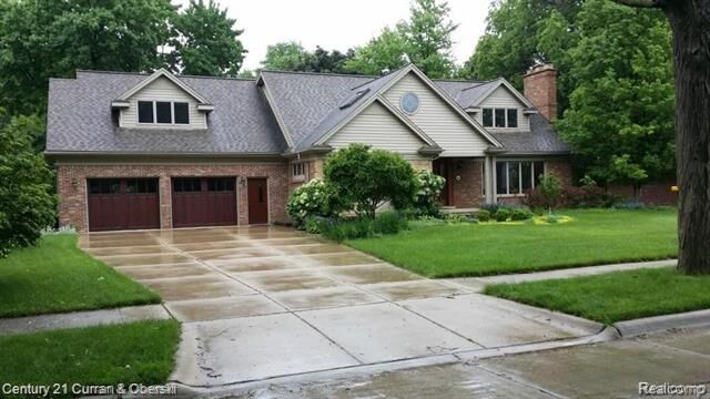Property Photo:  601 Crescent Drive  MI 48124 