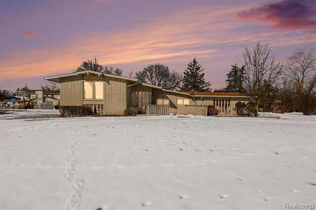 Property Photo: 22430 Chatsford Circuit Street MI 48034