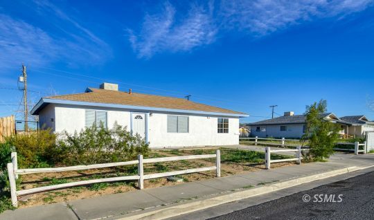 Property Photo:  920 S Farragut St  CA 93555 