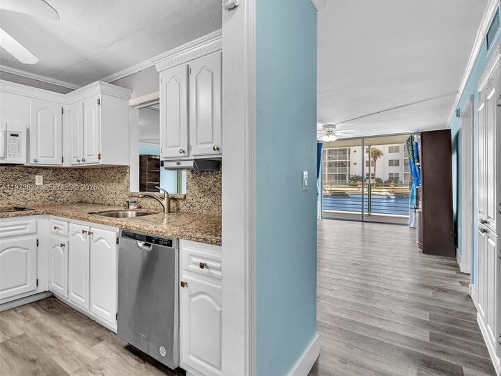 Property Photo: 3600 NE 170th St 102 FL 33160