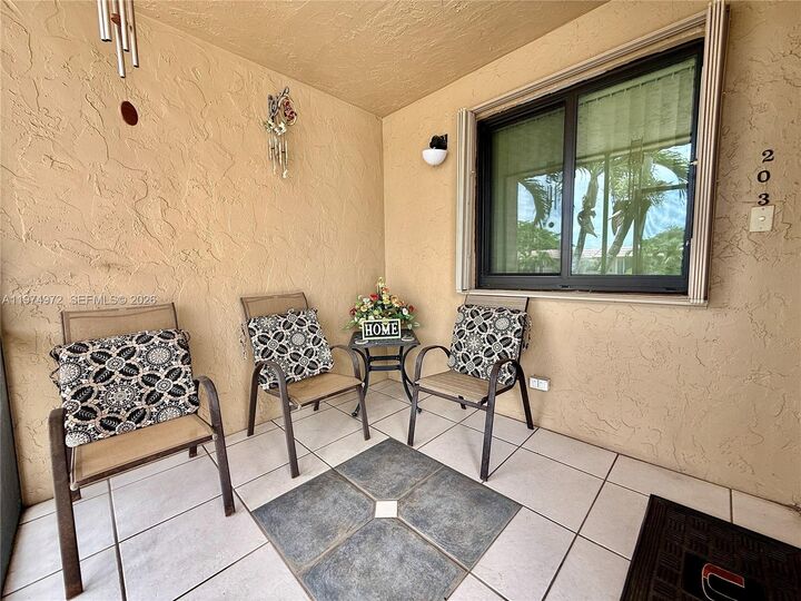 Property Photo: 318 Lakeview Dr 203 FL 33326