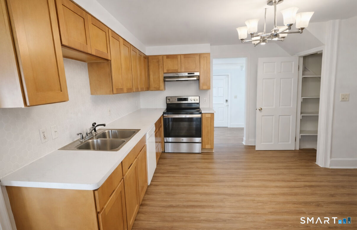 Property Photo:  493 High Street  CT 06461 