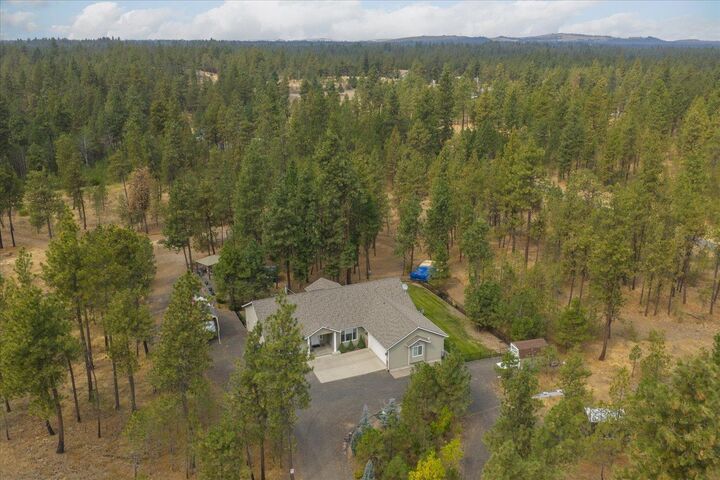Property Photo: 18206 S Hanson Pond Ln WA 99004