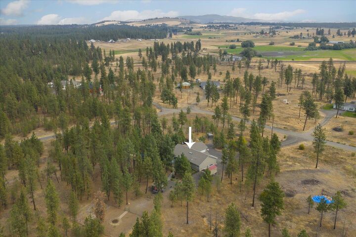 Property Photo: 18206 S Hanson Pond Ln WA 99004