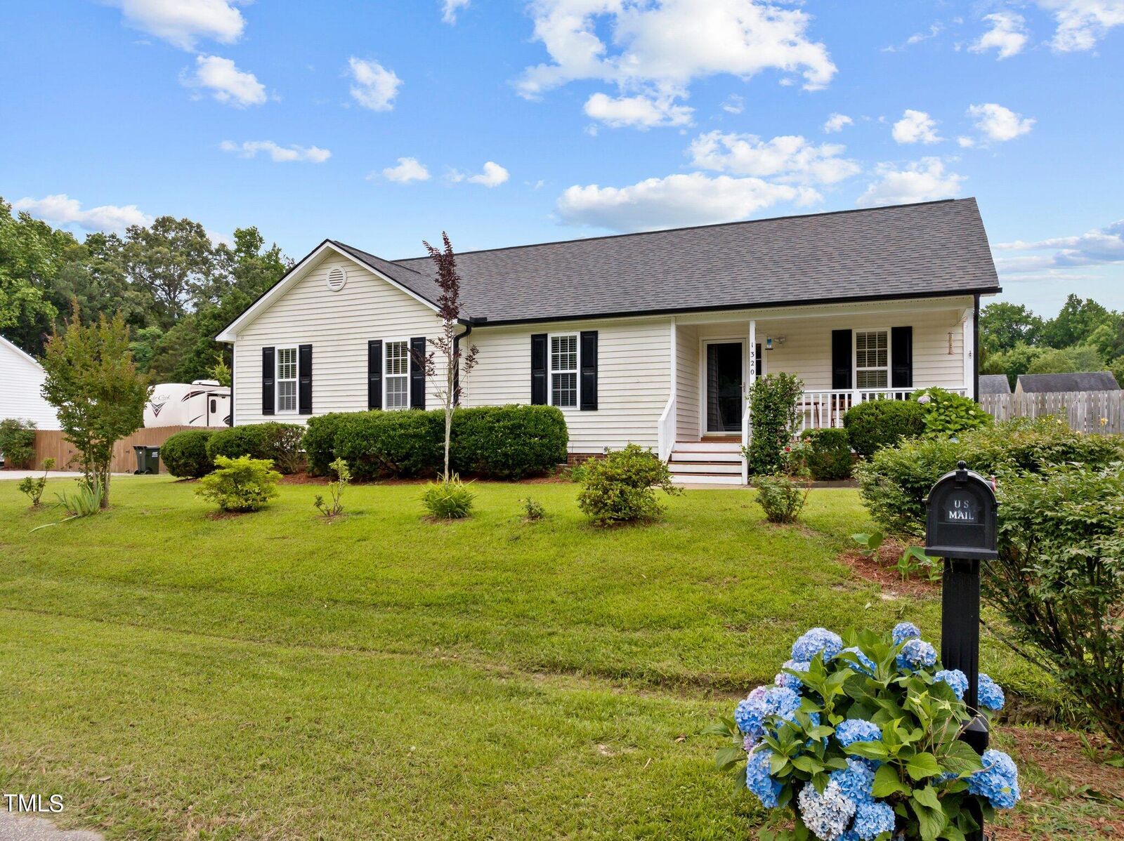 Property Photo: 1320 Greenbranch Lane NC 27603