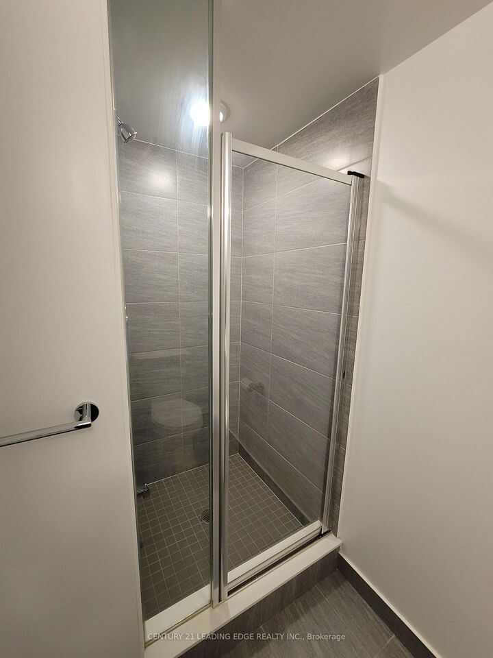 Property Photo:  275 Village Green Square 1525  ON M1S 0L8 