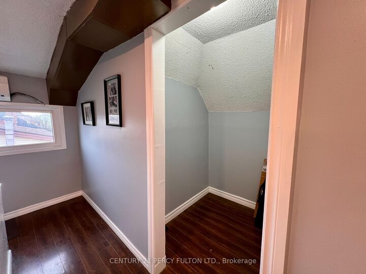 Property Photo:  108 Cumberland Avenue  ON L8M 1Z3 