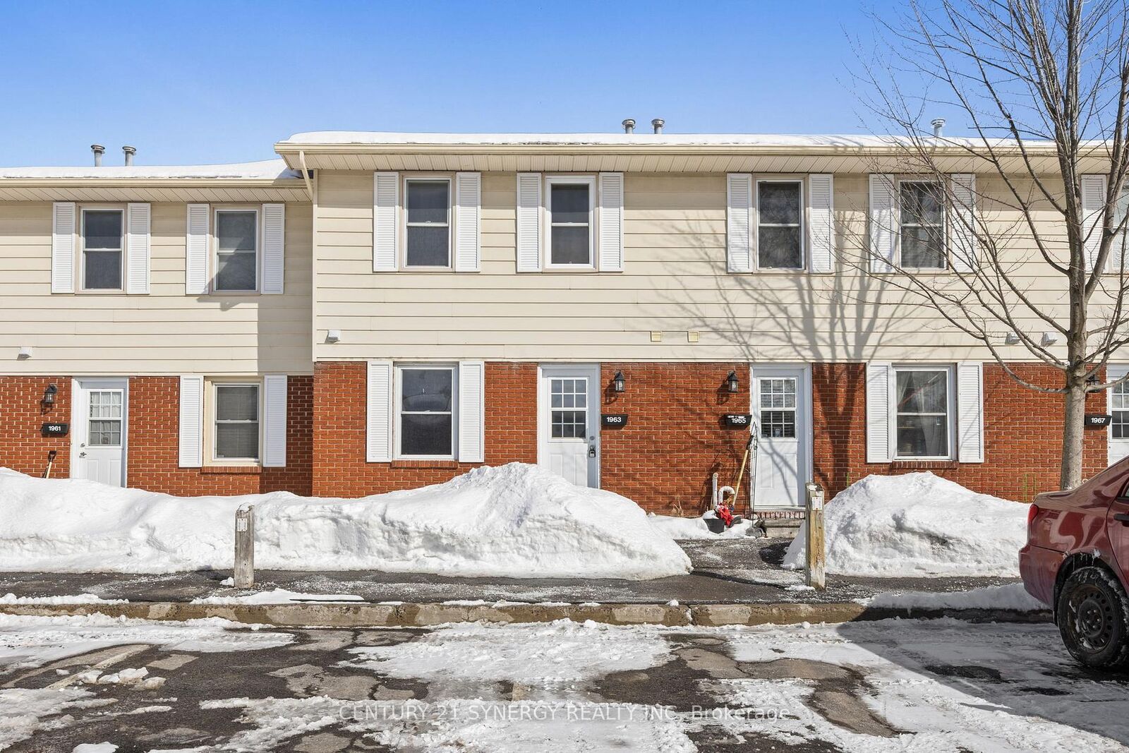 Property Photo:  1963 Fairglen Mews 22  ON K1B 5A5 