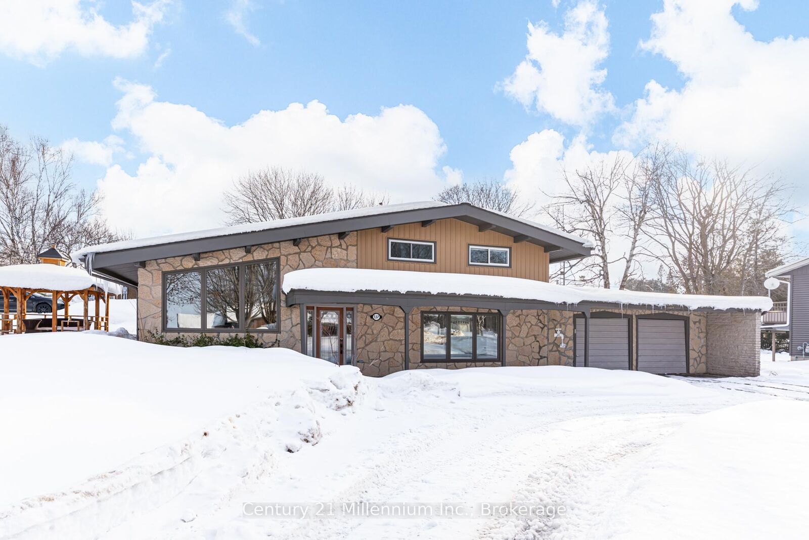 Property Photo: 537 George Street ON N0H 2T0