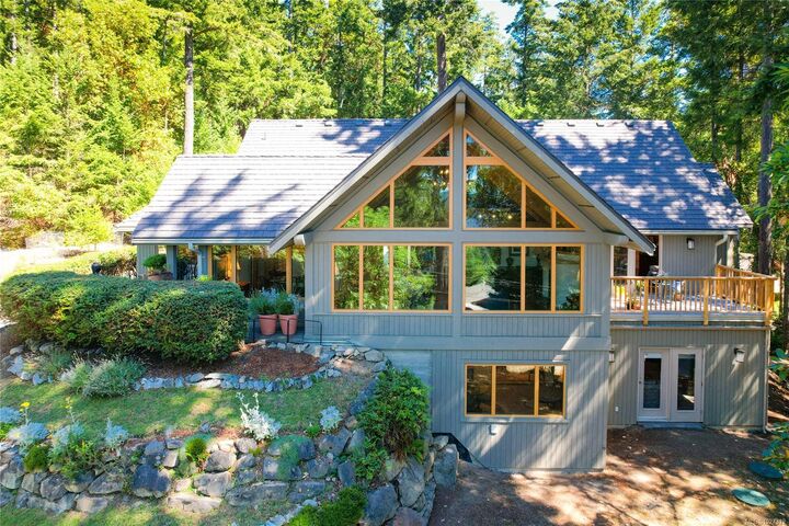 Property Photo: 154 Cormorant Cres BC V8K 1G8