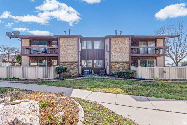 Property Photo: 325 E 2550 N 22 UT 84414