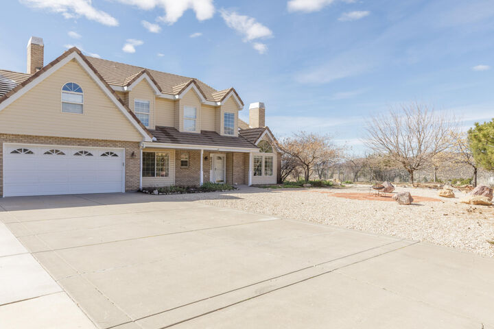 Property Photo: 1215 W Emerald Dr UT 84770