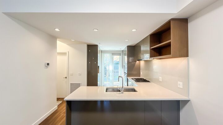 Property Photo: 388 W 64th Avenue 27 BC V5X 2L9