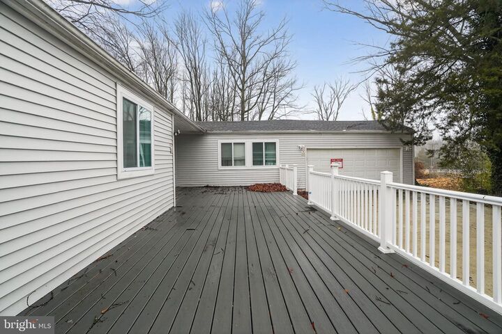 Property Photo:  202 Welsh Tract Road  DE 19702 