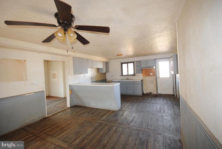 Property Photo:  411 Cardinal Drive  VA 22630 