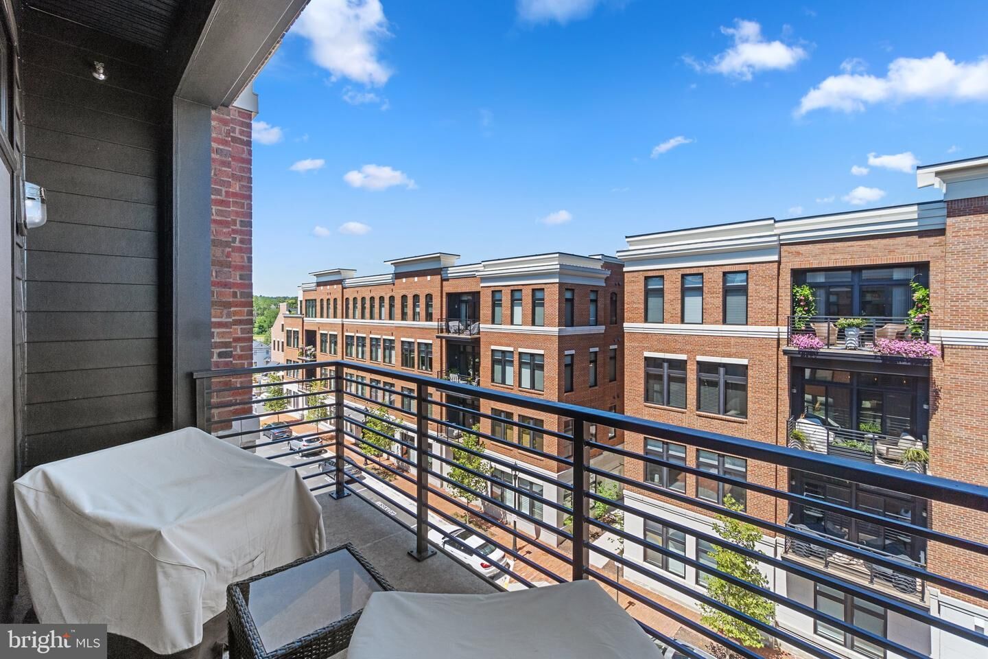 Property Photo:  5 Stationmaster Street SE 400  VA 20175 