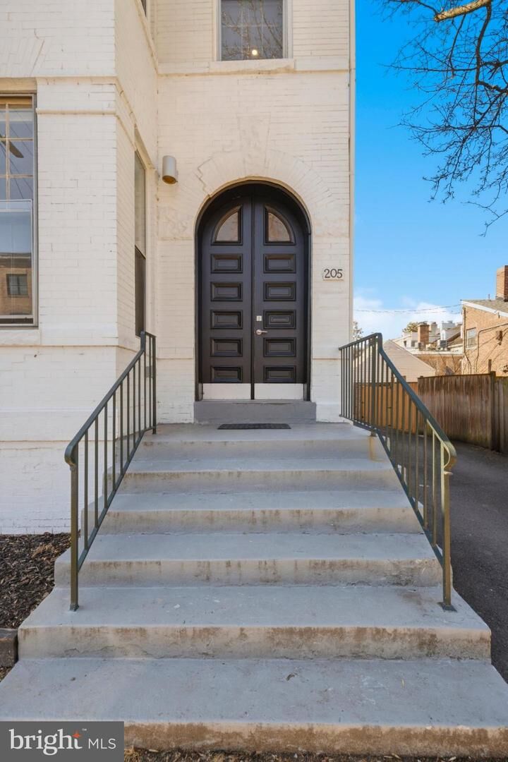 Property Photo:  205 S Patrick Street  VA 22314 