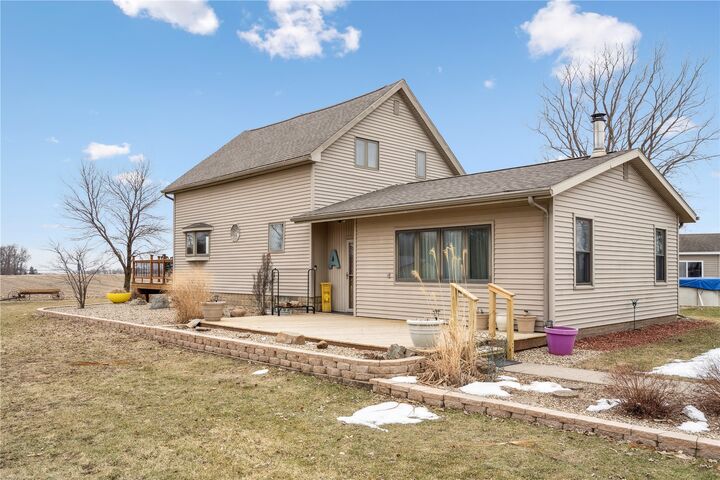 Property Photo:  5467 27th Avenue  IA 52349 