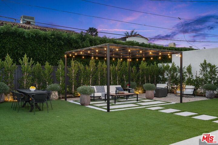 Property Photo:  341 S Roxbury Dr  CA 90212 