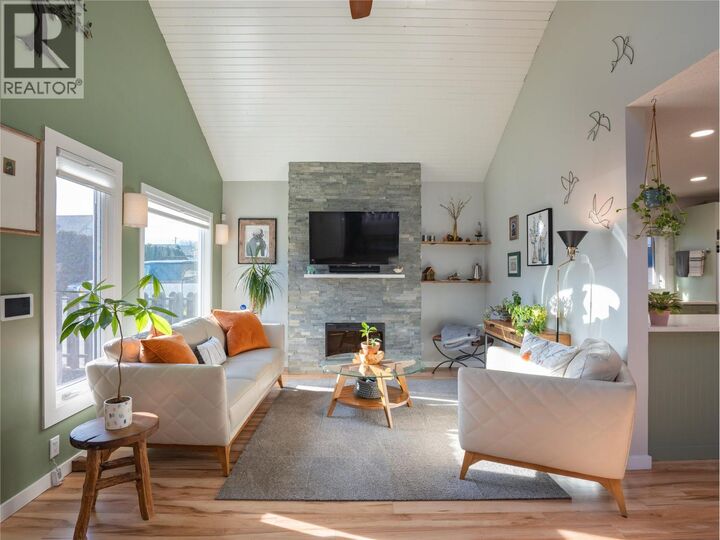 Photo de la propriété:  505 Rene Avenue  BC V2A 1P1 