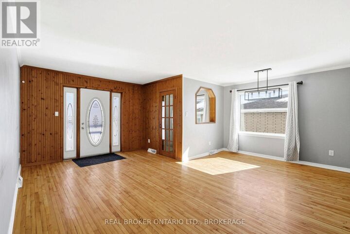 Property Photo: 25 Dunbar Avenue ON K6H 5M6
