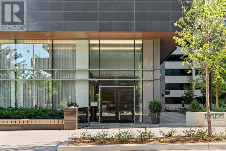 Property Photo:  39 Roehampton Avenue 4506  ON M4P 0G1 