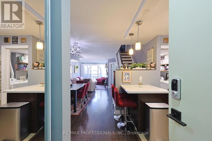 Property Photo:  364 The East Mall Street 318  ON M9B 6C5 