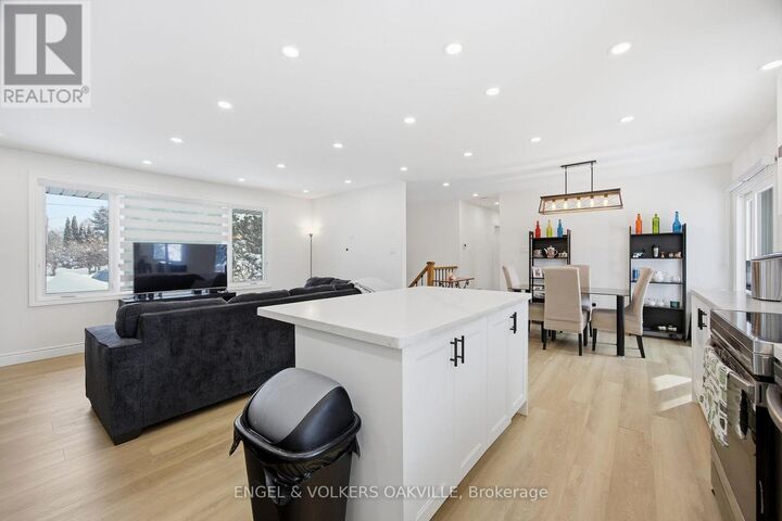 Property Photo:  206 Yeates Avenue  ON L4N 4C6 