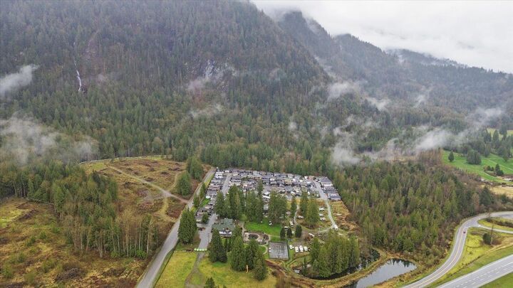 Photo de la propriété:  53480 Bridal Falls Road 92  BC V0X 1X1 