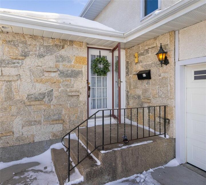 Property Photo:  6 Bayshore Cove  MB R2J 3G3 