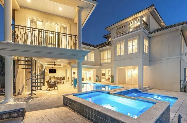 Property Photo: 4643 Destiny Way FL 32541