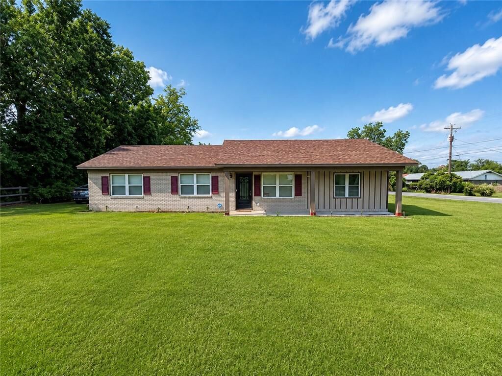 Property Photo: 156 E Geer Street GA 39837