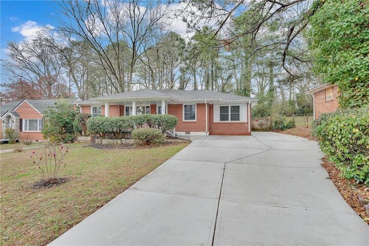 Property Photo:  2015 E Camellia Drive  GA 30032 