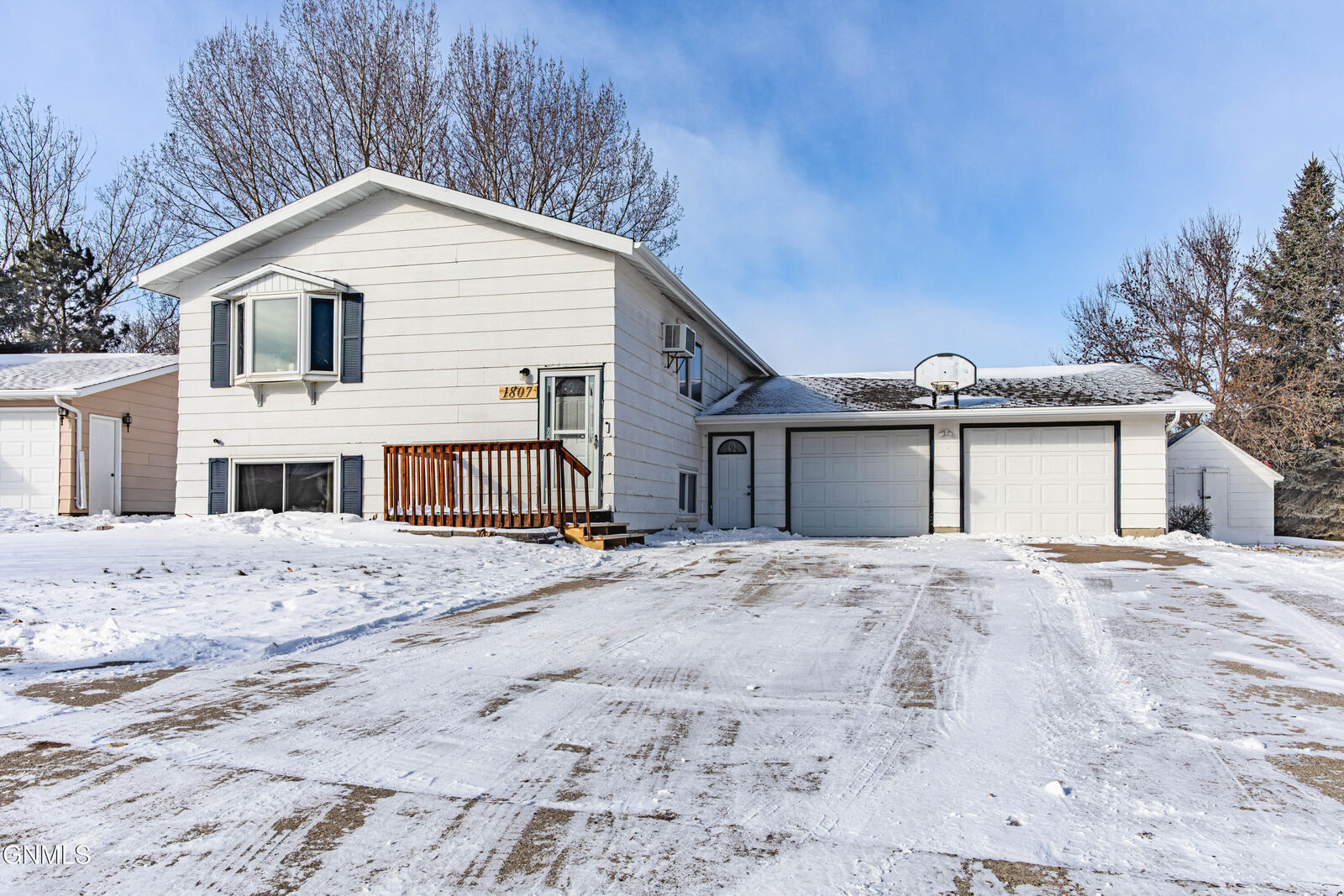 Property Photo:  1807 10th Avenue SE  ND 58554 