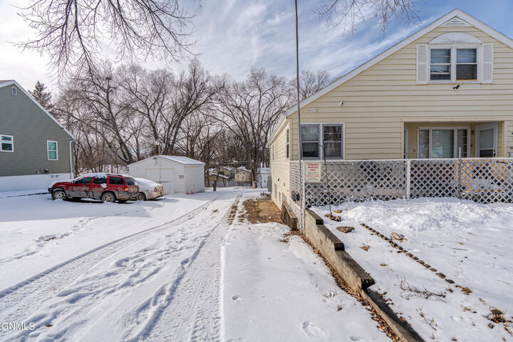 Property Photo:  612 19th Street  ND 58501 