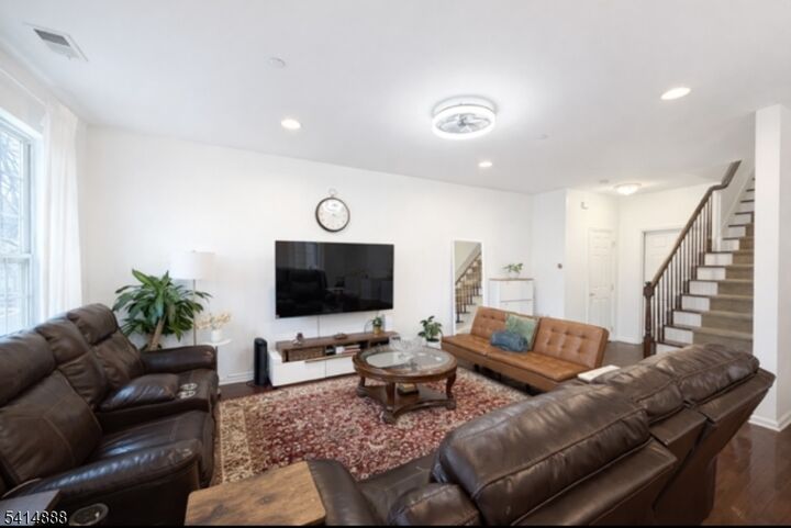 Property Photo:  8 Swing Bridge Ln  NJ 08880 