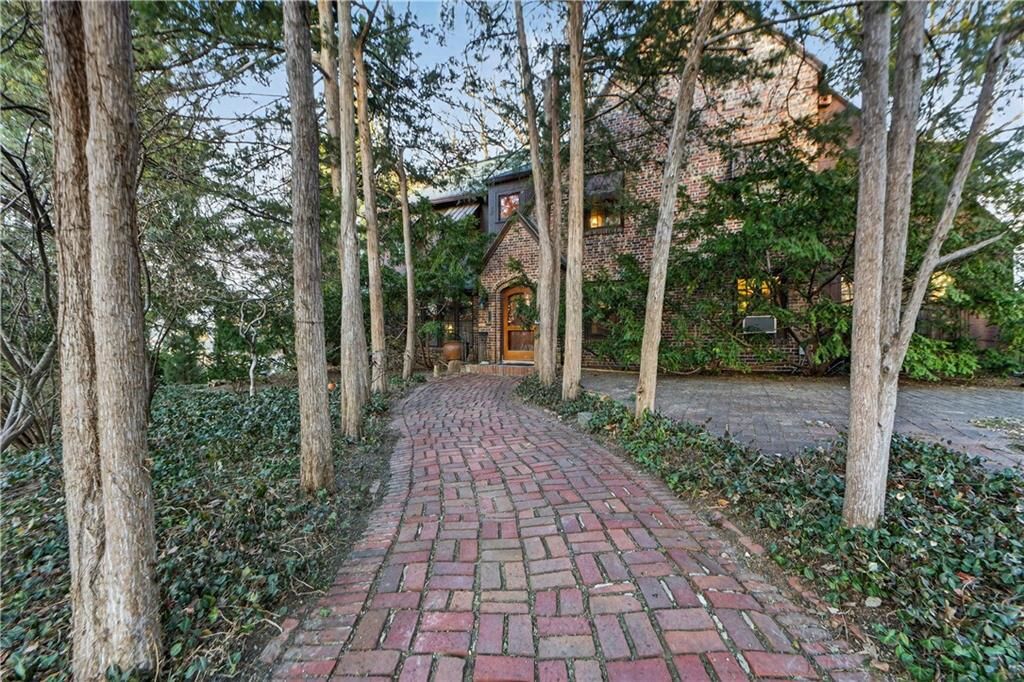 Property Photo:  4929 Pennsylvania Street  MO 64112 