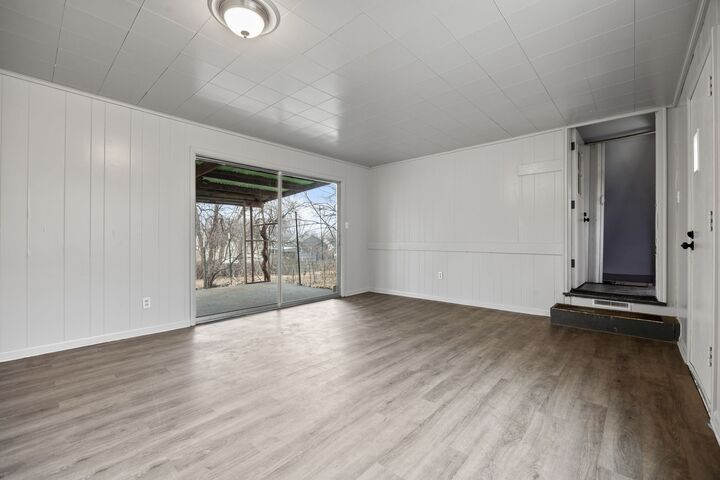 Property Photo:  3225 E Washington Avenue  IA 50317 