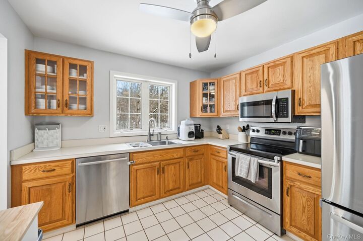 Property Photo:  4401 Hickory Hollow Lane  NY 10512 