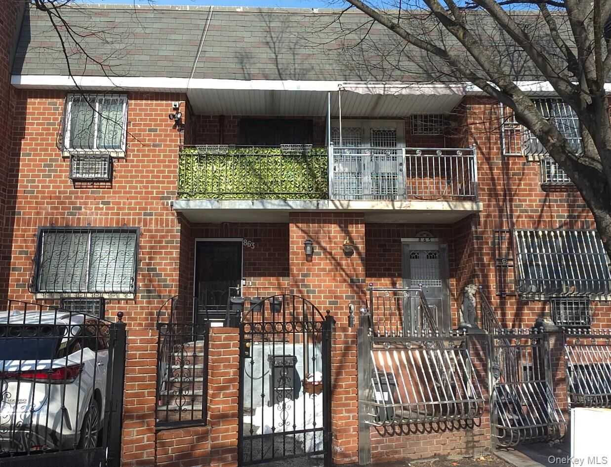 Property Photo:  863 Home Street  NY 10459 