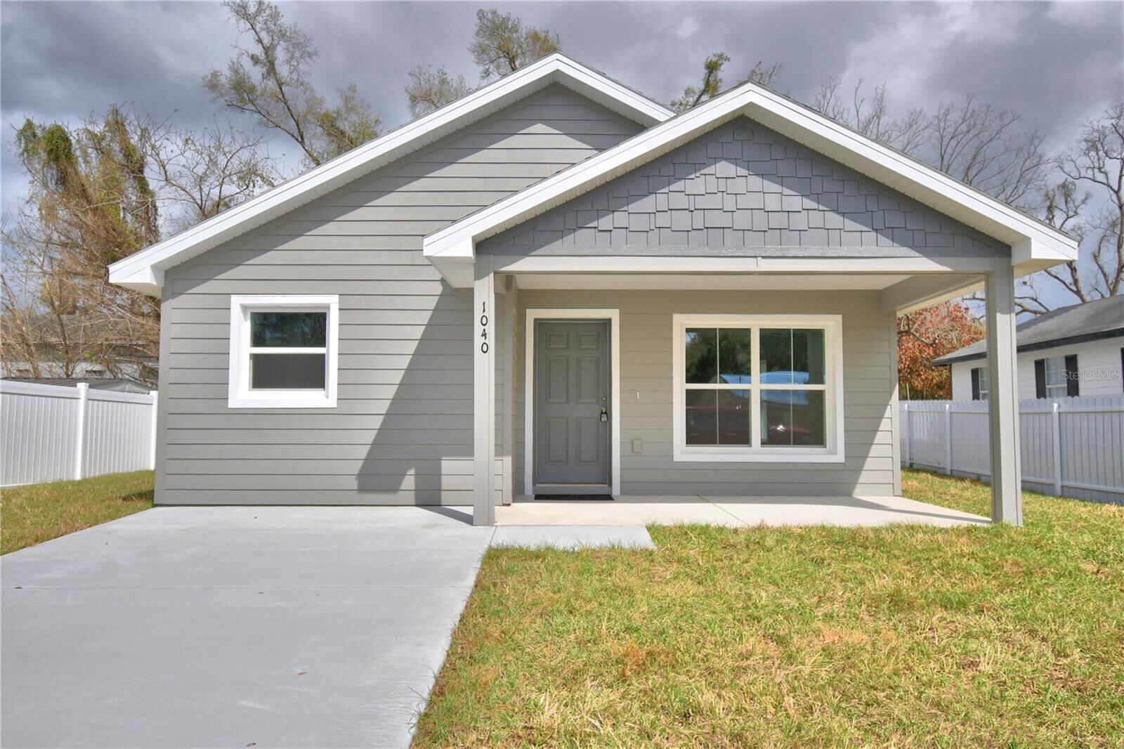 Property Photo:  1040 E Stanford Street  FL 33830 
