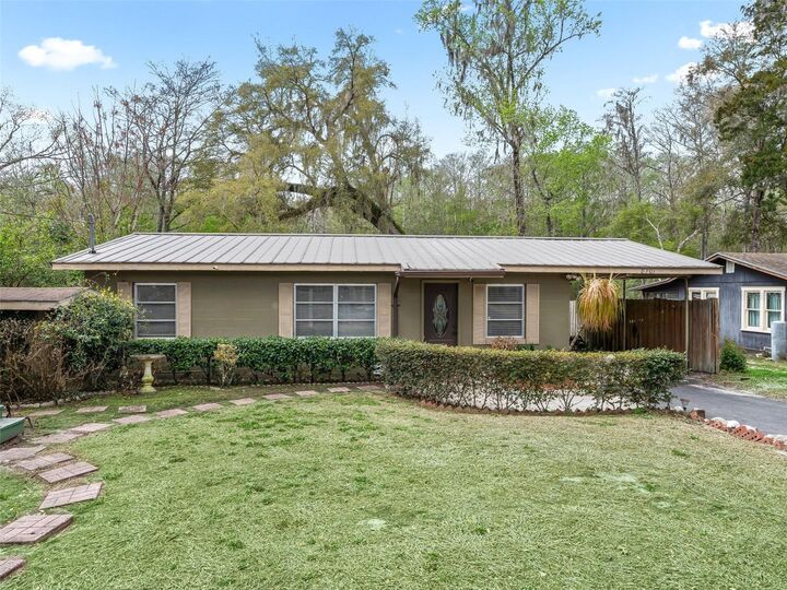 Property Photo:  8701 Cr 647 S  FL 33513 