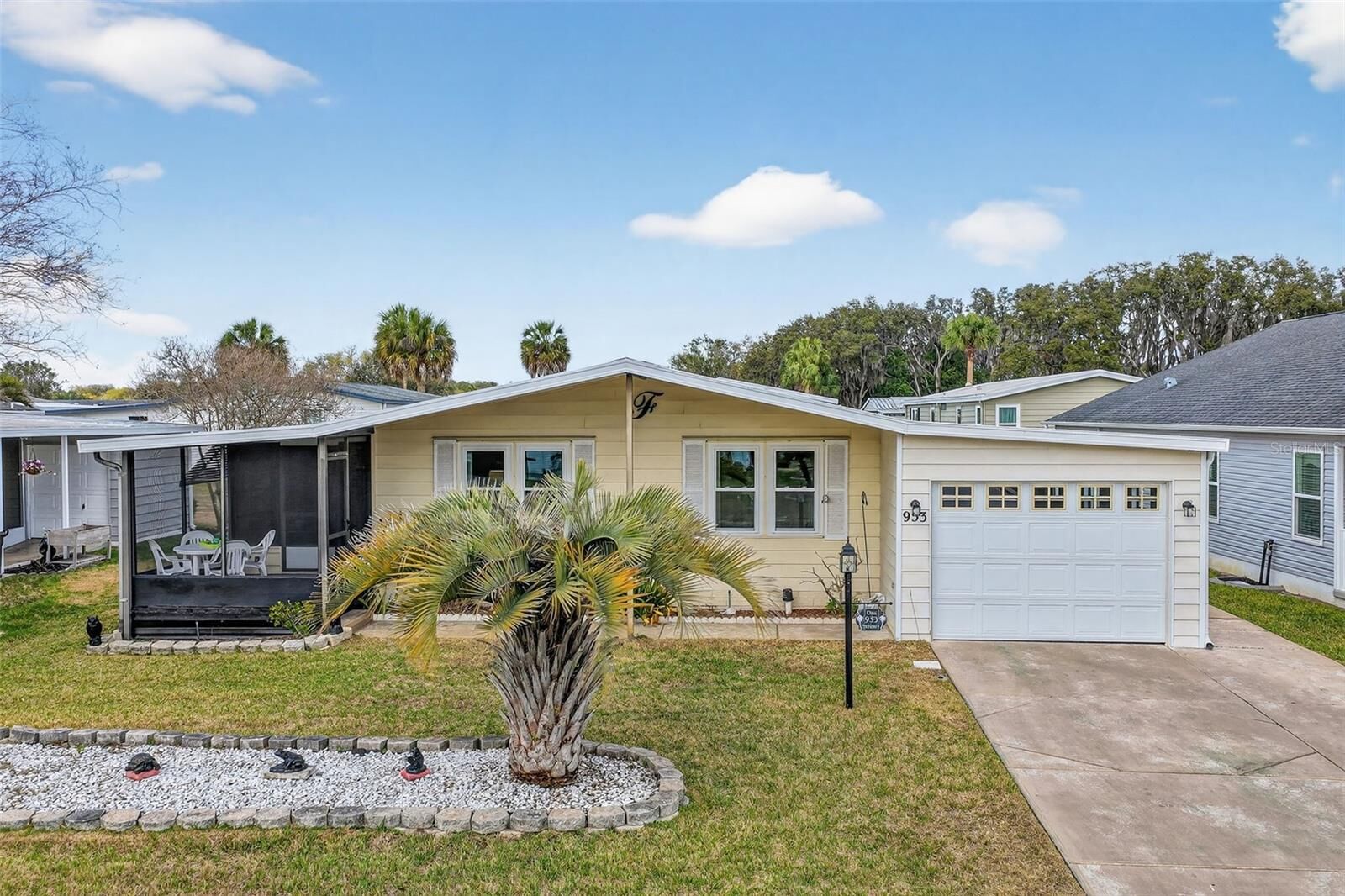 Property Photo:  953 Orchid Street  FL 32159 