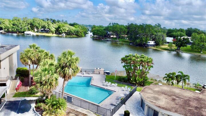 Property Photo:  404 E Orlando Avenue 8B  FL 34761 