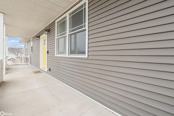 Property Photo:  1301 Huron Street  IA 52637 